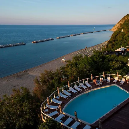 Hotel Sans Souci 4*