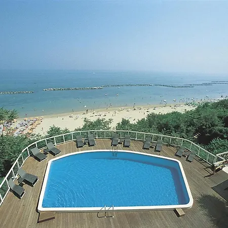 Sans Souci Hotel 4*
